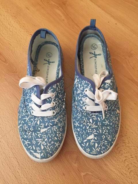 Arquivo: Sapatilhas padrão azul e branco Nº39 + OFERTA produto à escolha Porto • OLX Portugal